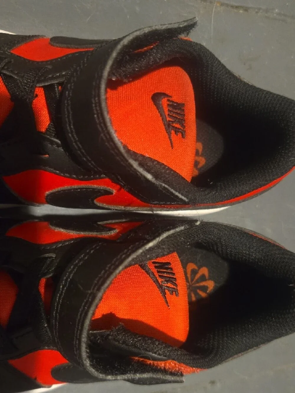 Nike Kids Red and Black Low-Top Sneakers
